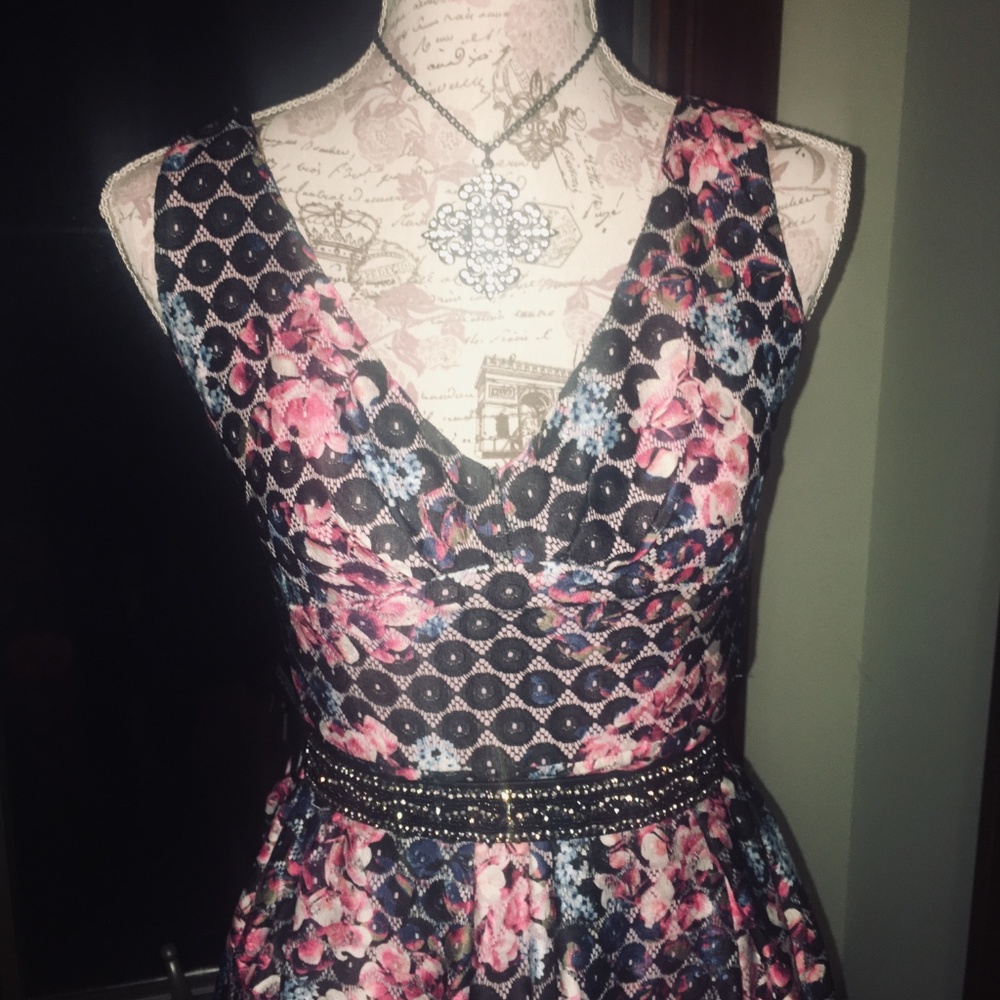 SOLD IN BUNDLE BETSEY JOHNSON FLORAL DRESS - Picture 3 of 7